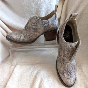 Freebird by STEVEN | Sadie Snakeskin Pattern Leather Ankle Booties‎ Size 8